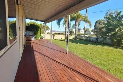 Image de Warringa Beach House. Plage d'évasion côtière pêche au crabe canotage et plus