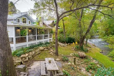 Image de Modern Farmhouse on Deep Creek. Hot Tub. Close to Town and Nat'l Park Entrance.