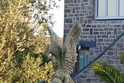 Image de Grande maison avec magnifique jardin