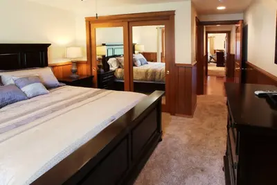 Image de Harriman Springs Resort Cabin 1 - A Vacation House with Accommodations & Views