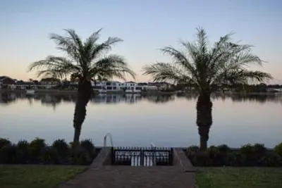 Image de Absolute Lake Front West Lakes