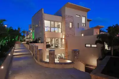 Huge Villa in Hertzlya Pituach (15 min from Tlv)