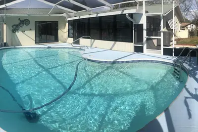 Image de Spacieux 3 Br 2 Bath Deep Canal Pool Home