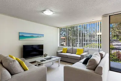 Image de 4 'Magnus Gardens', 7 Magnus St - belle unité climatisée avec vue sur l'eau filtrée et Wifi