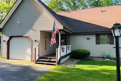 Image de Clink’s Cabin- cozy home situated in beautiful picturesque Indian River Michigan