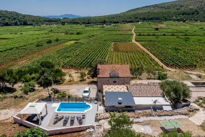 Image de Stone House Prapatna - Maison de vacances 2 chambres avec piscine