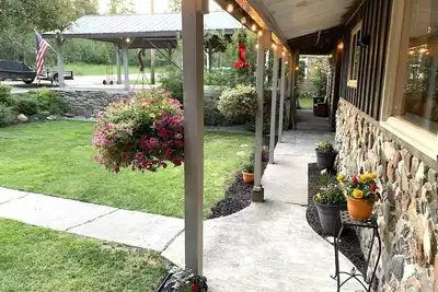 Image de Large 5 Bed 3 Bath Cabin with 2 Full Kitchens will accommodate a larger group.
