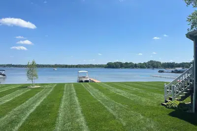 Image de Rose Lake, Cottage with Pontoon, Coldwater, Michigan (alias Lake of the Woods)