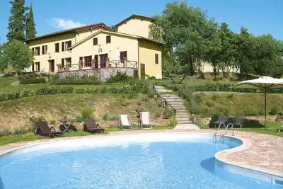 Belle maison de vacances privée avec Wifi, piscine privée, Tv, patio, animaux admis et parking