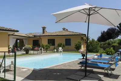 Belle maison de vacances privée avec piscine privée, climatisation, Wifi, patio et parking