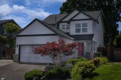 Image de Dundee Gem, Bright Open Layout, Fenced Backyrd, Walk to Wineries, Food, Park w\/ Tennis & Playground