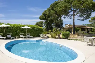 Image de Joli appartement avec climatisation, Wifi, piscine, Tv, terrasse, animaux admis et parking