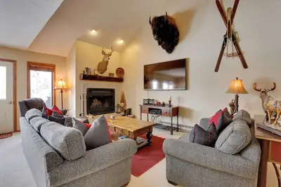 Image de Condo avec accès au bain à remous, à 2 milles de Beaver Creek!