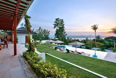 Image de Vue panoramique exceptionnelle sur la mer, grand jardin avec piscine de 15 m (8 personnes)