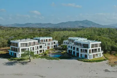 Image de Villa Coronado: Condo flambant neuf de deux étages, magnifiquement décoré.