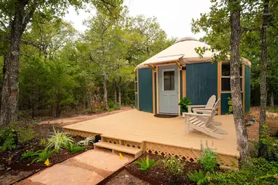 Image de Détendez-vous dans votre propre cabine de yourte isolée nichée dans une propriété de plus de 200 acres!