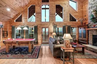 Image de Private Luxury Lodge 4bd / 4ba, salle de jeux, foyer, cheminées, bain à remous, vues Wow