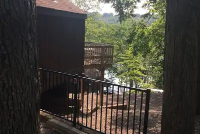 Image de Lake of the ozarks mo 3 chambres 2 1/2 salles de bain pour 8 personnes surplombe le lac près du golf