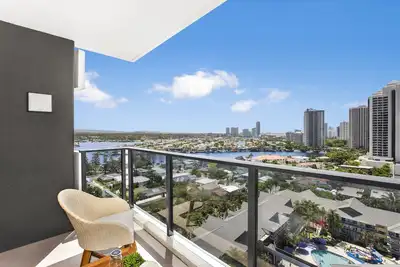 Image de Appartement 2 Chambres sur la Plage avec Piscine, Parking et Balcon