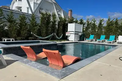 Image de 1 pâté de maisons de la plage, Icona et Windrift Resorts w / 30 'piscine chauffée et spa