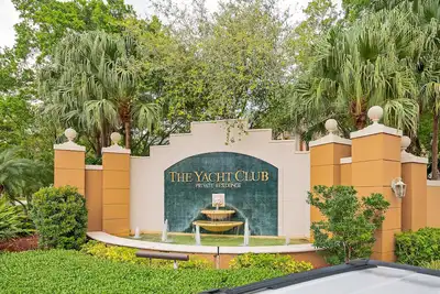 Image de Yacht Club Aventura / Apt Unique / Vue Sur La Marine / Parking-Wifi Gratuit