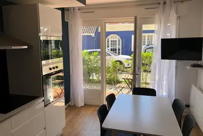 Image de Studio 5 pers proche marché/mer +terrasse+ parking+ wifi