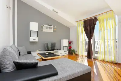 Image de Appartement de deux chambres avec la terrasse et la vue sur le mer Pisak, Omis (A-18141-a)