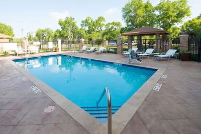 Image de Piscine extérieure. Petit déjeuner gratuit. Super endroit!