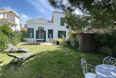 Image de 057 - Maison très cosy avec son beau jardin clôturé et arboré