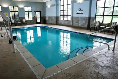 Image de Petit déjeuner gratuit. Piscine intérieure. Gym. Près de l'U du Kentucky.