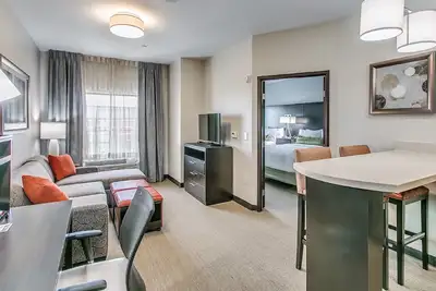 Image de Suite près de Texas Tech. Petit déjeuner buffet gratuit tous les matins.