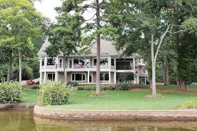 Image de Lake Norman Lakefront - Walkout Basement Brand New