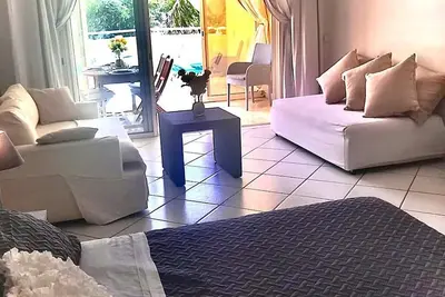 Image de Front de mer, Grand studio- 1 min de la plage- Baie orientale