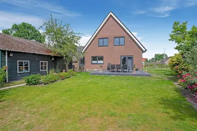 Image de Charmante villa à Lemele avec un joli jardin