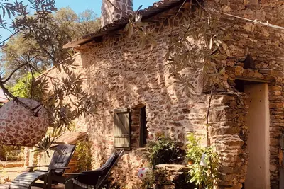 Image de Ambalao : Lieu secret en Provence sauvage, isolé et proche de la Méditerranée