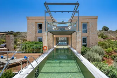Image de Villa de luxe avec piscine chauffée et vues splendides