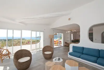 Image de Grande Maison 4 chambres vue mer - Santa Giulia - Résidence avec piscine
