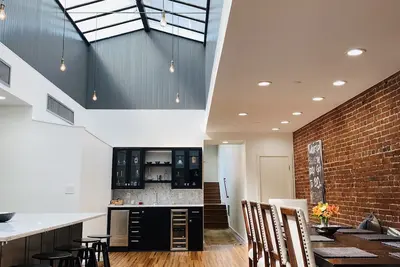 Image de Amazing Luxury Urban Loft! West Main Street - Private Deck - Riverfront Views!