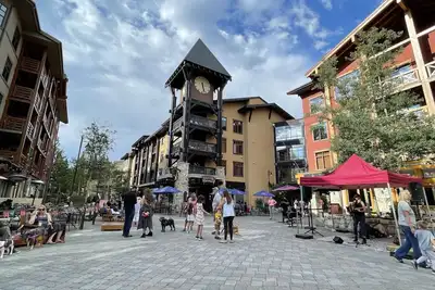 Image de Le village de Mammoth, suite d'angle dans la tour de l'horloge, emplacement incroyable