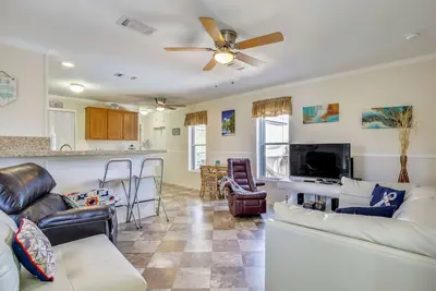 Image de Nouvelle Liste! Maison familiale avec beaucoup de stationnement et une piscine privée!