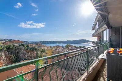Image de Vue mer depuis vaste appartement proche institut français