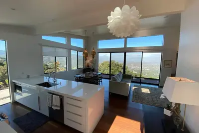 Image de Nouvelle maison de luxe de 2 chambres avec une vue imprenable