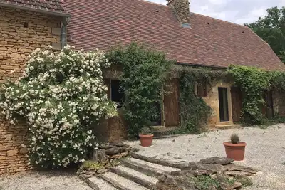 Image de fermette au coeur de la nature, véritable havre de paix
