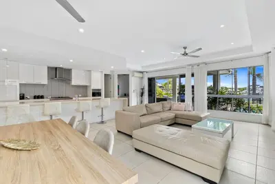 Image de Grande maison familiale · Cairns Beaches Maison avec vue sur l'eau et barbecue 12 personnes