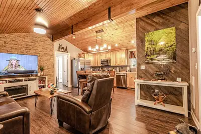 Image de \"Creekside Escape\" Cabin On Roaring Creek, Hot Tub, 2/2, Bryson City