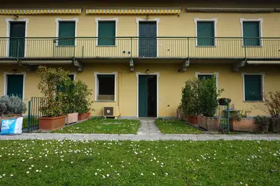 Image de Appartement et jardin \"Casina\", Wi-Fi gratuit, portail automatique, garage couvert.