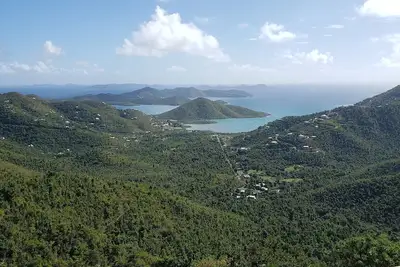Image de À quelques minutes des plages et des sentiers du parc national, avec une grande chambre.