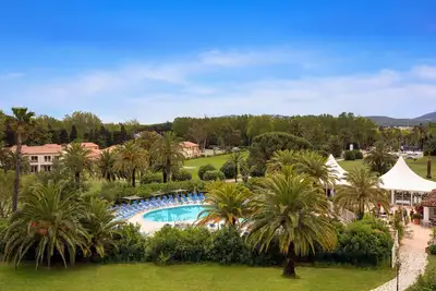 Image de Appart Près de la Plage | Piscine Extérieure + Wi-Fi Gratuit!