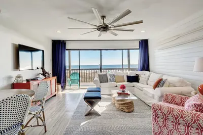 Image de Big Deck! Tiki Bar! Oceanfront Pool! Elevator!