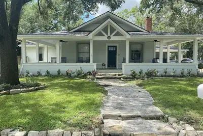 Image de Grande Maison Fabuleuse Fairview Dorme 14 - ÉTAPES De Kyle Field
